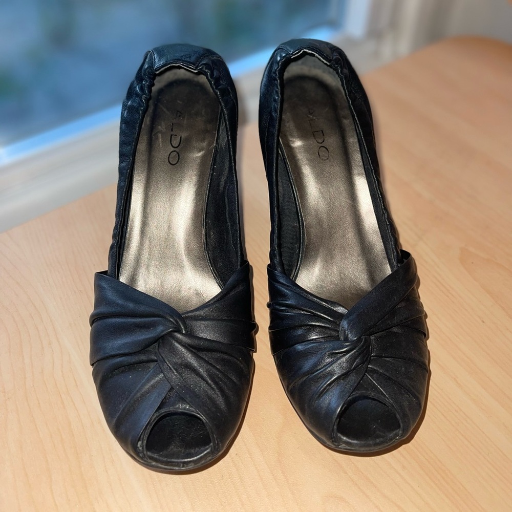 Aldo Wedge Heel
Good condition
See photos for signs of minor wear